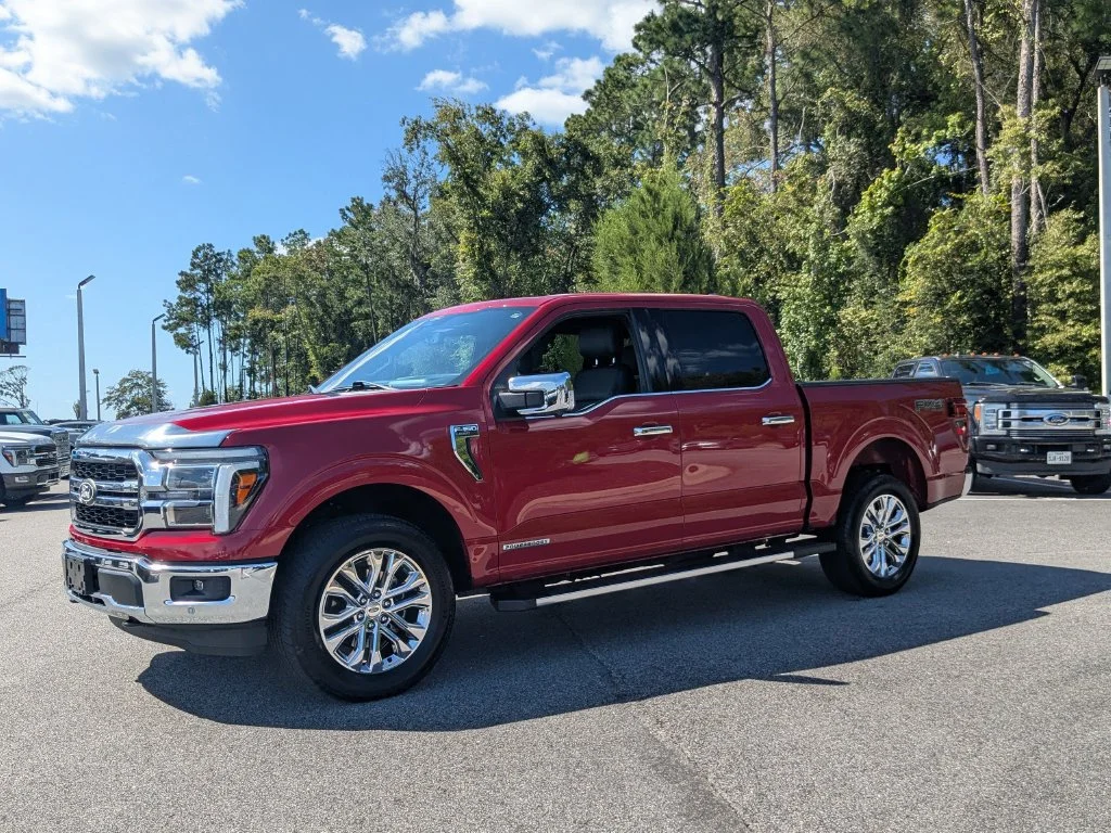 Used 2025 Red Ford Lariat image 9
