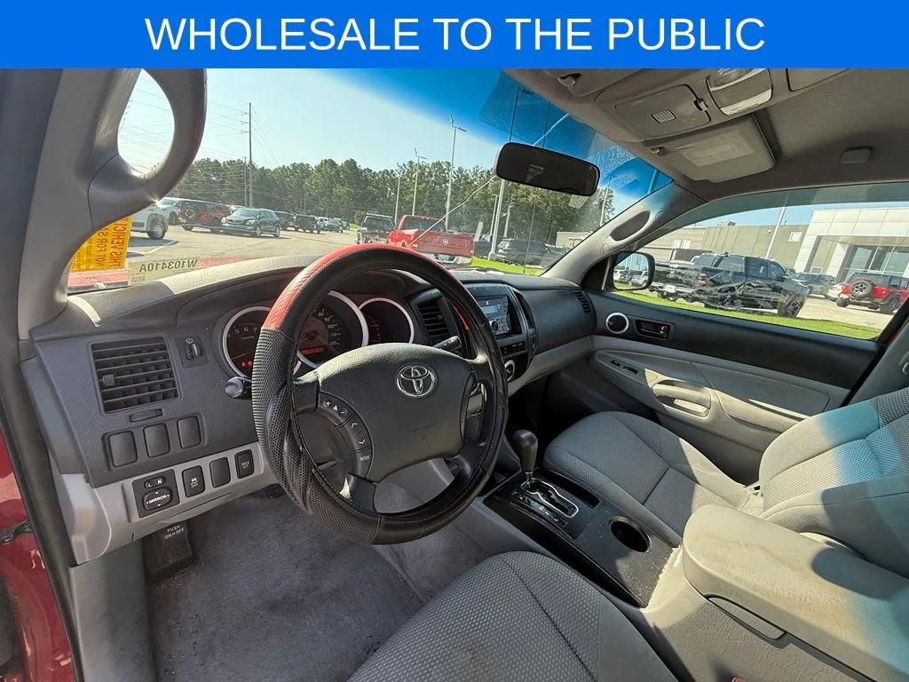 Used 2009  Toyota Base image 21