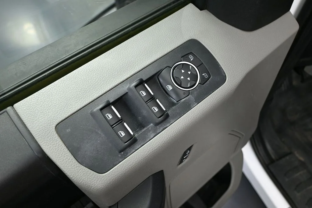 Used 2016 White Ford XL image 21