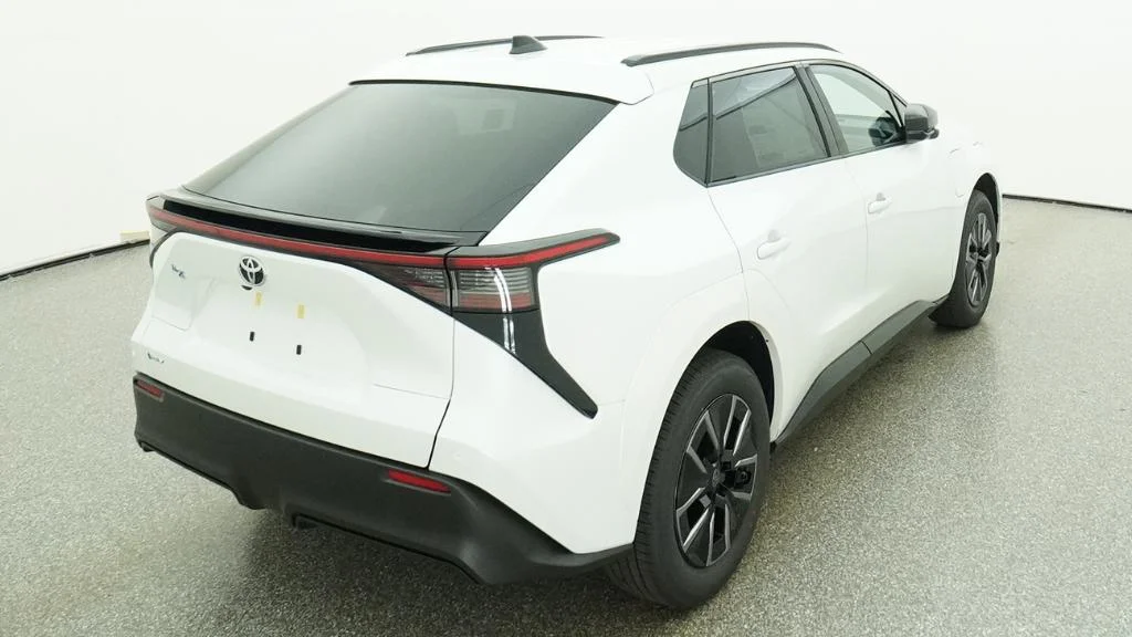 New 2026 Wind Chill Pearl Toyota XLE image 35