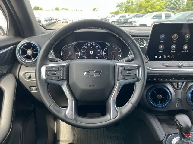 Used 2023 Iridescent Pearl Tricoat Chevrolet RS image 9
