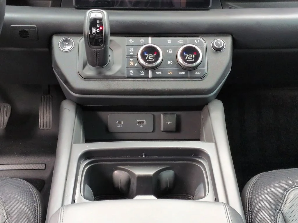Used 2024  Land Rover X-Dynamic SE image 18