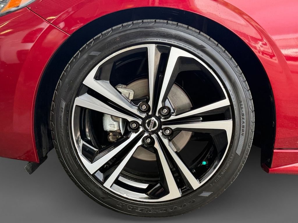 Used 2022 Red Nissan SR image 14