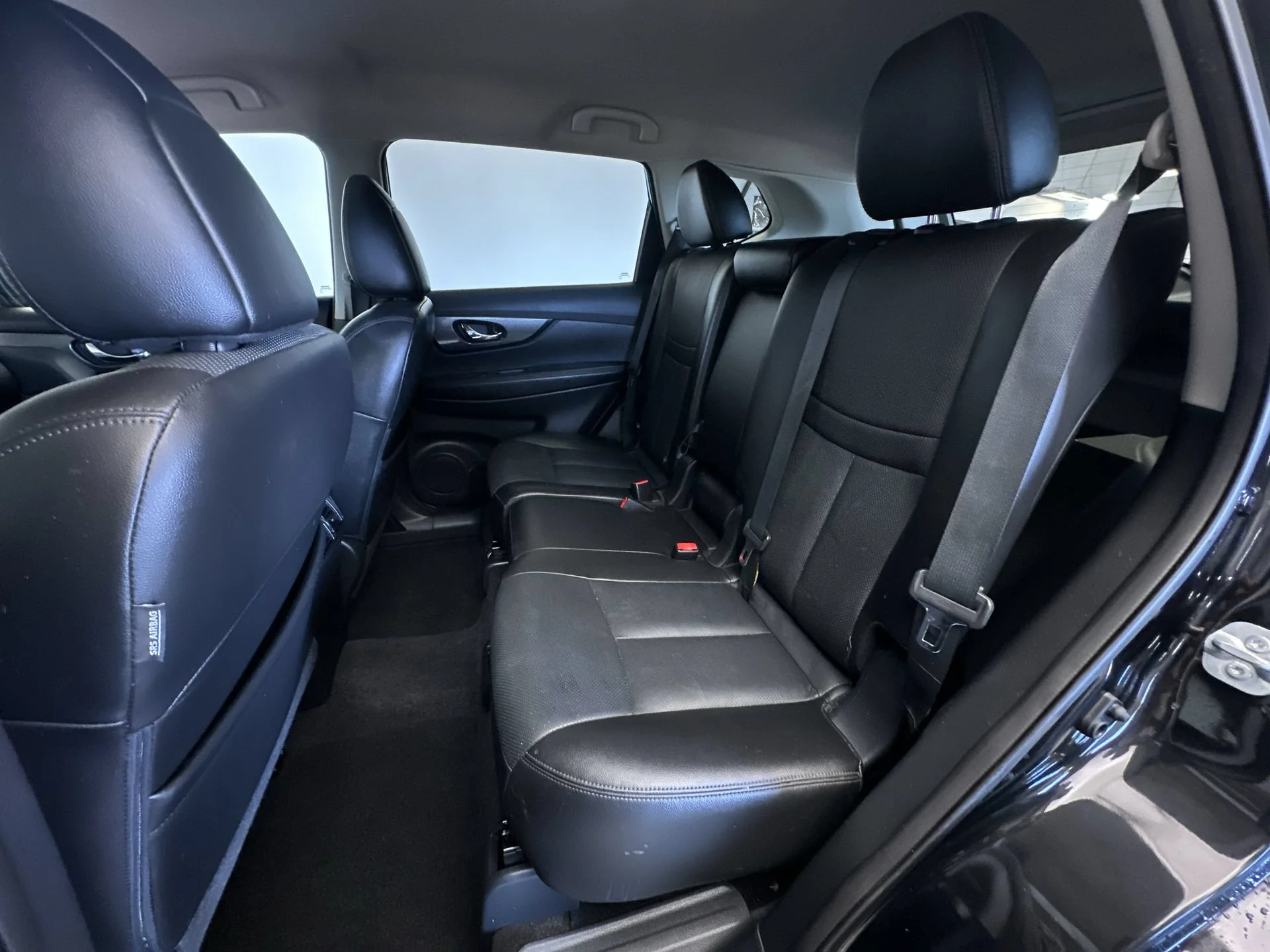 Used 2016 Magnetic Black Nissan SL image 23