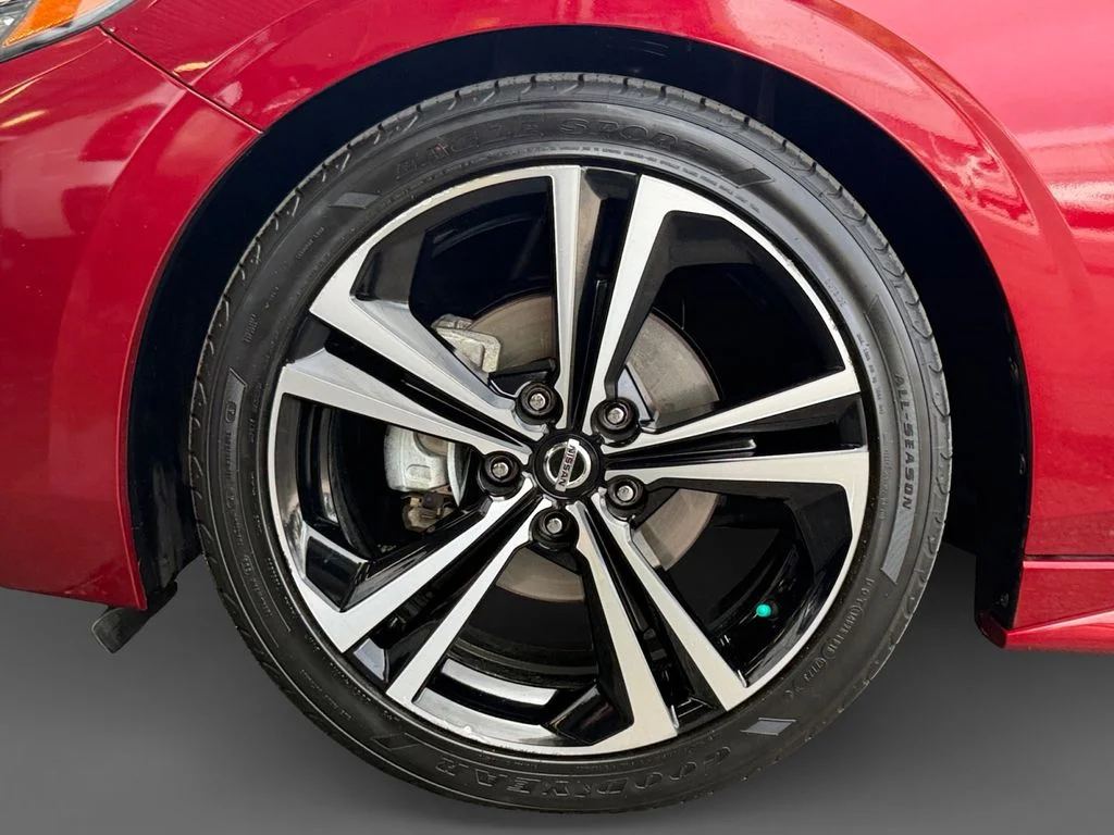 Used 2022 Red Nissan SR image 14