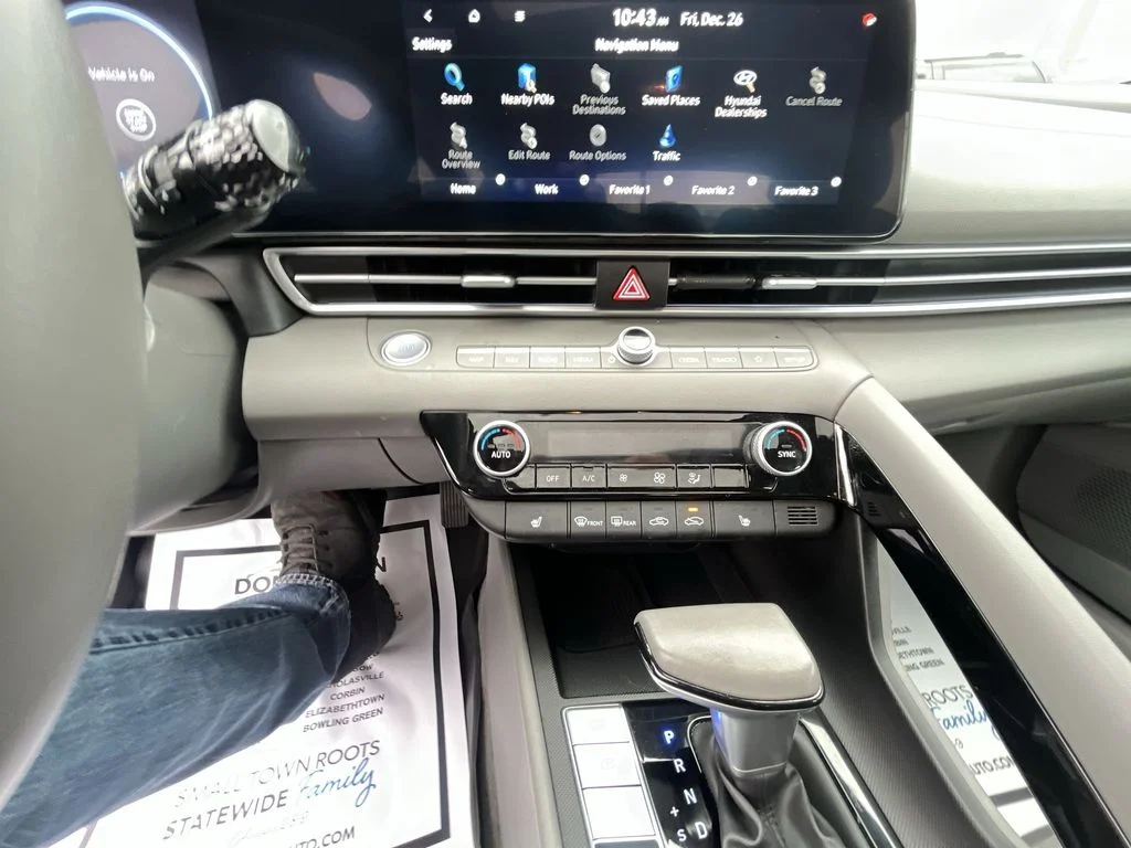 Used 2025 Silver Hyundai SEL Convenience image 19