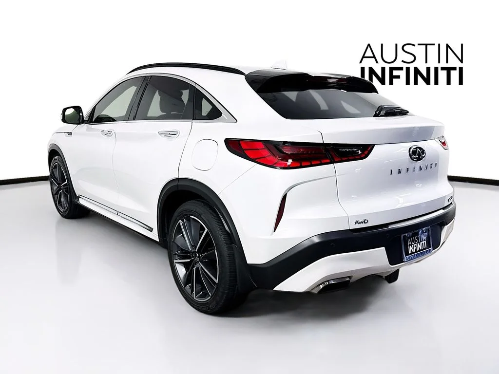 Certified Used 2024 White INFINITI LUXE image 7