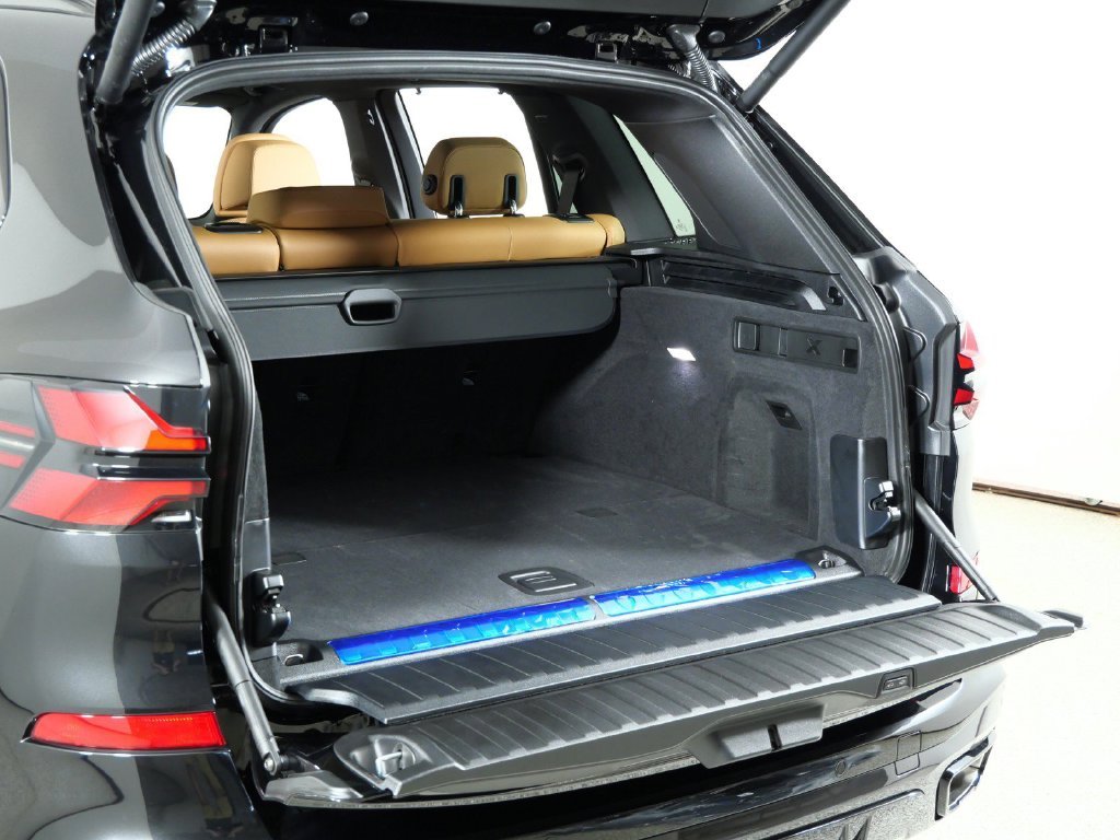 New 2026 Black Sapphire Metallic BMW xDrive50e image 29