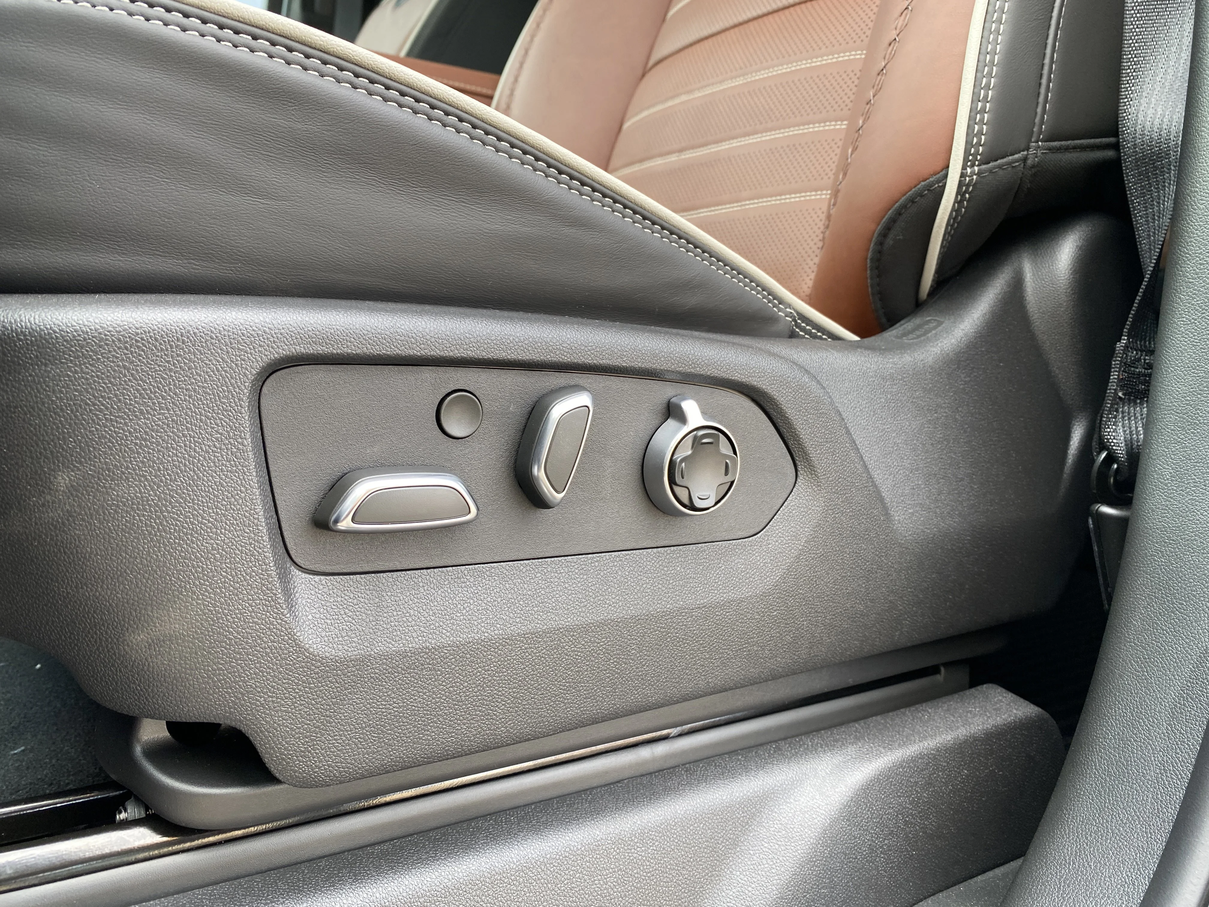 New 2026 ONYX BLACK GMC Denali Ultimate image 28