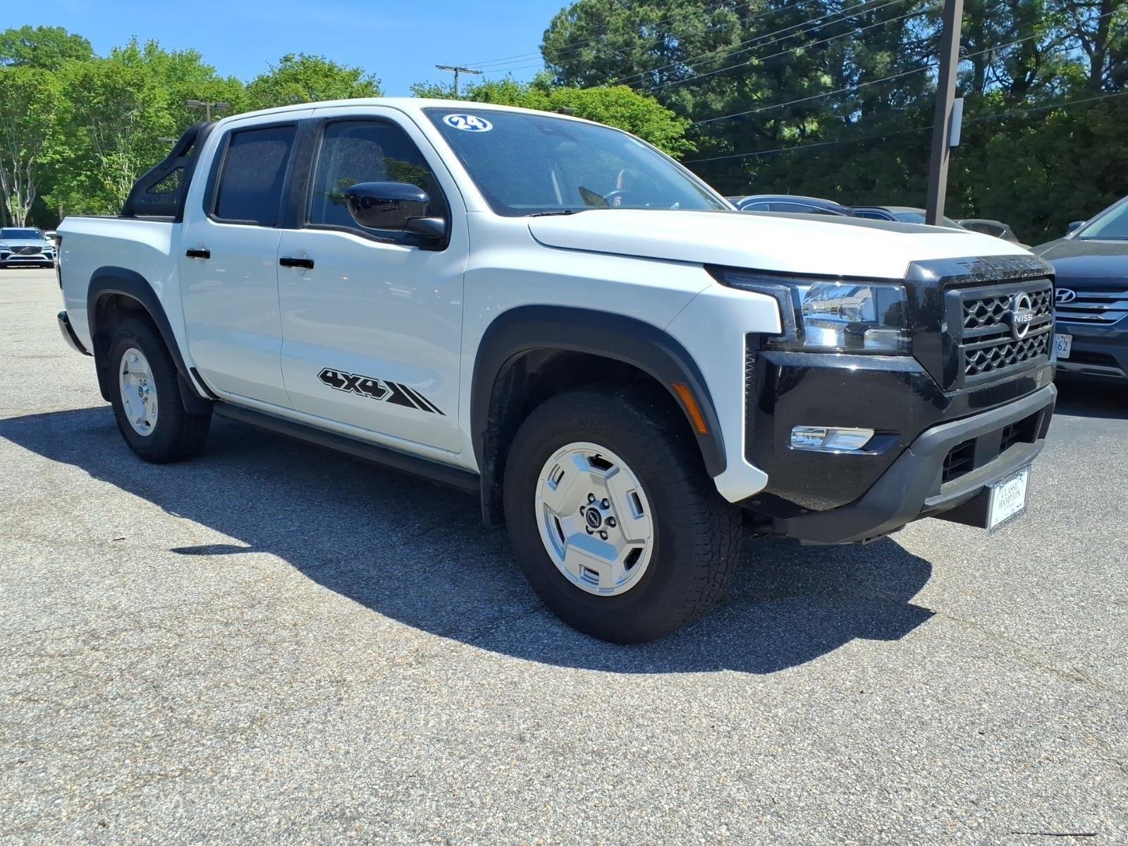 Used 2024 Glacier White Nissan SV image 4
