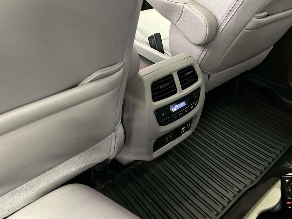 Used 2022 Silver Honda Touring image 16