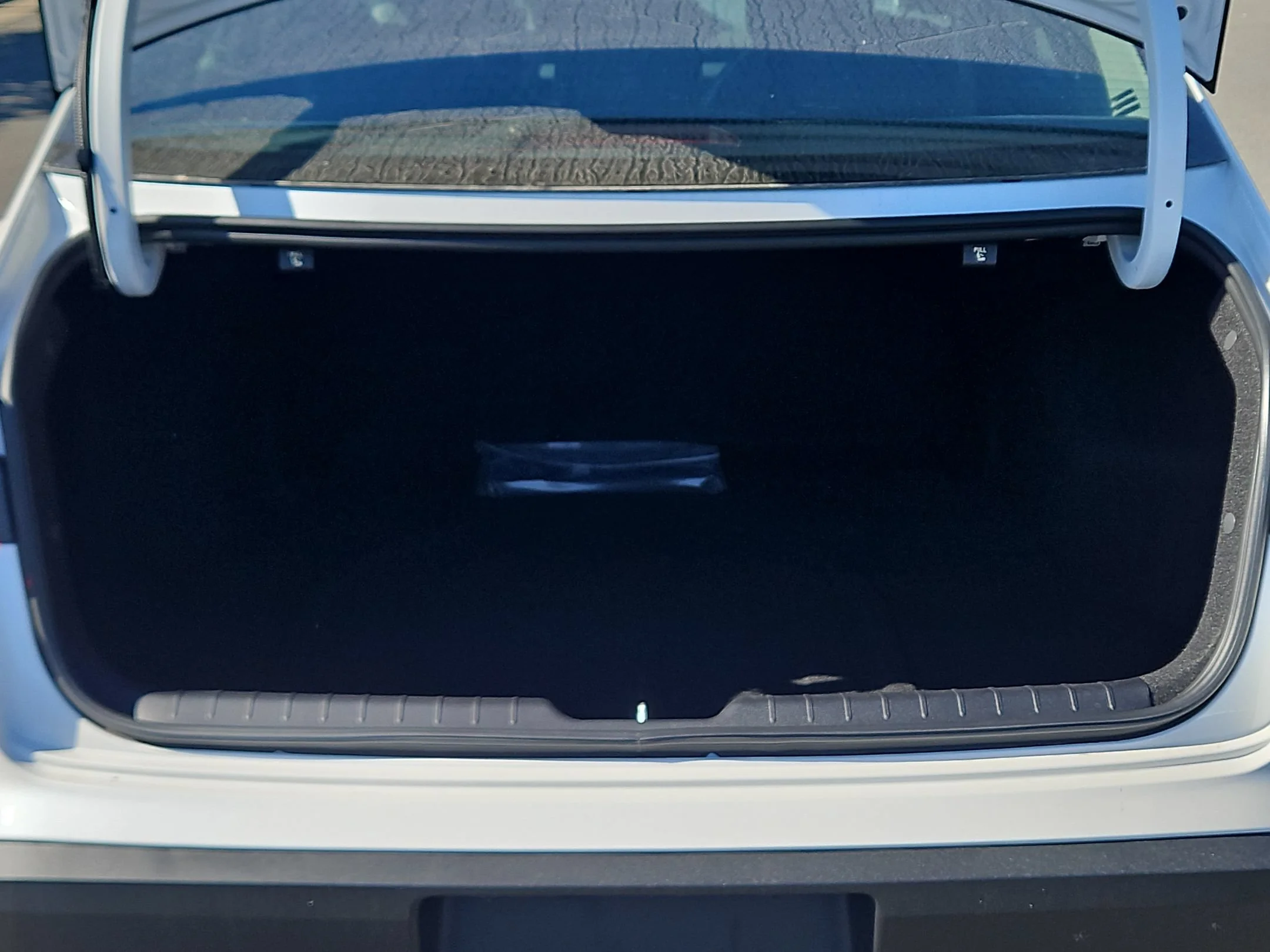 New 2026 Snow White Pearl Kia LXS image 14
