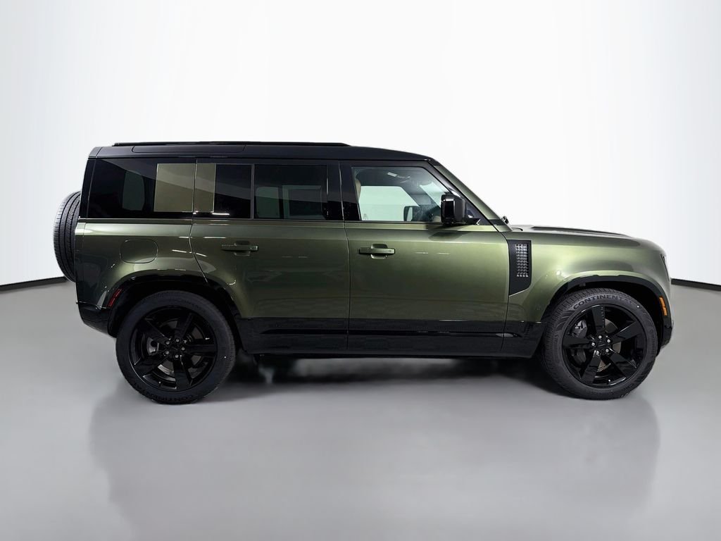 New 2026 Woolstone Green Land Rover X-Dynamic SE image 4