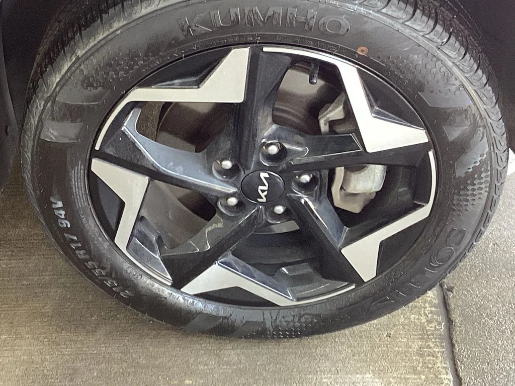 Used 2025 Black Kia S image 18