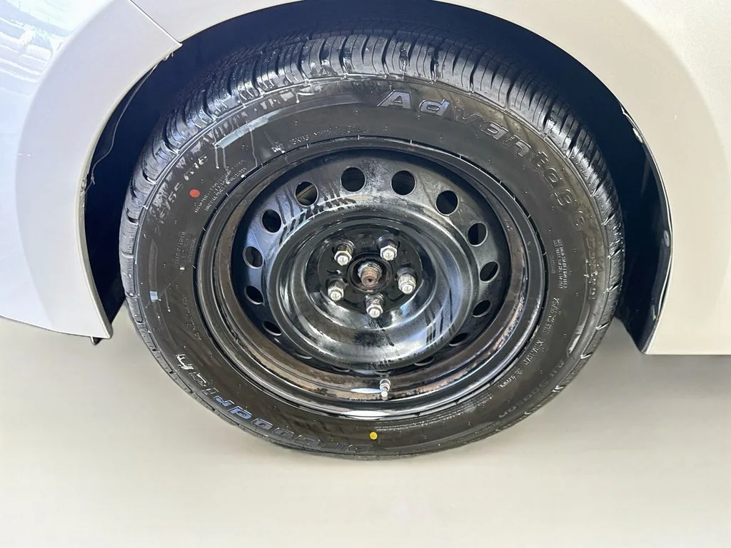Used 2015 Silver Toyota LE image 37