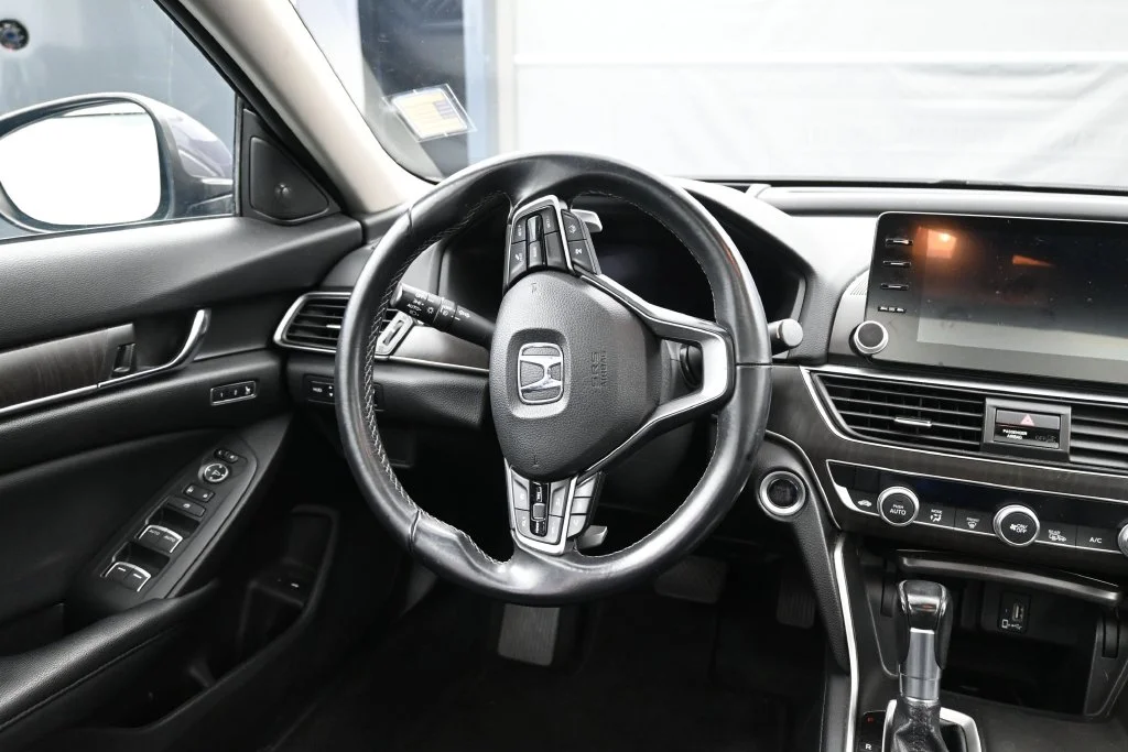 Used 2018 Modern Steel Metallic Honda Touring image 26