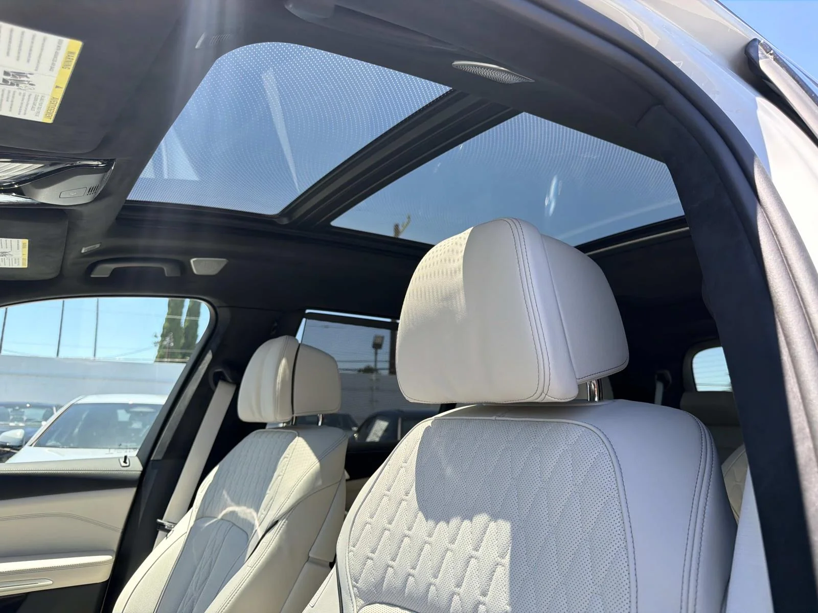 New 2026 Mineral White Metallic BMW ALPINA XB7 image 19