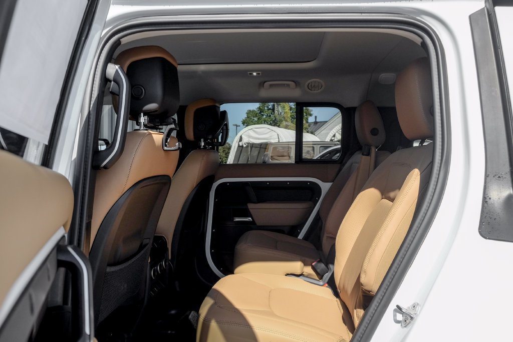 2026 Land Rover Defender X-Dynamic SE - Photo 16