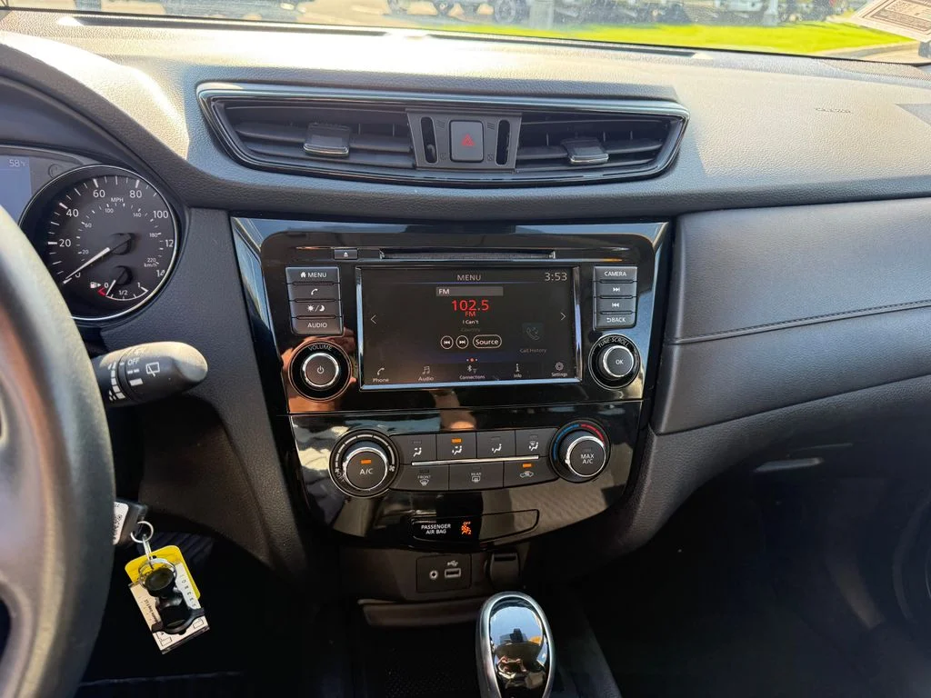 Used 2019 White Nissan S image 11