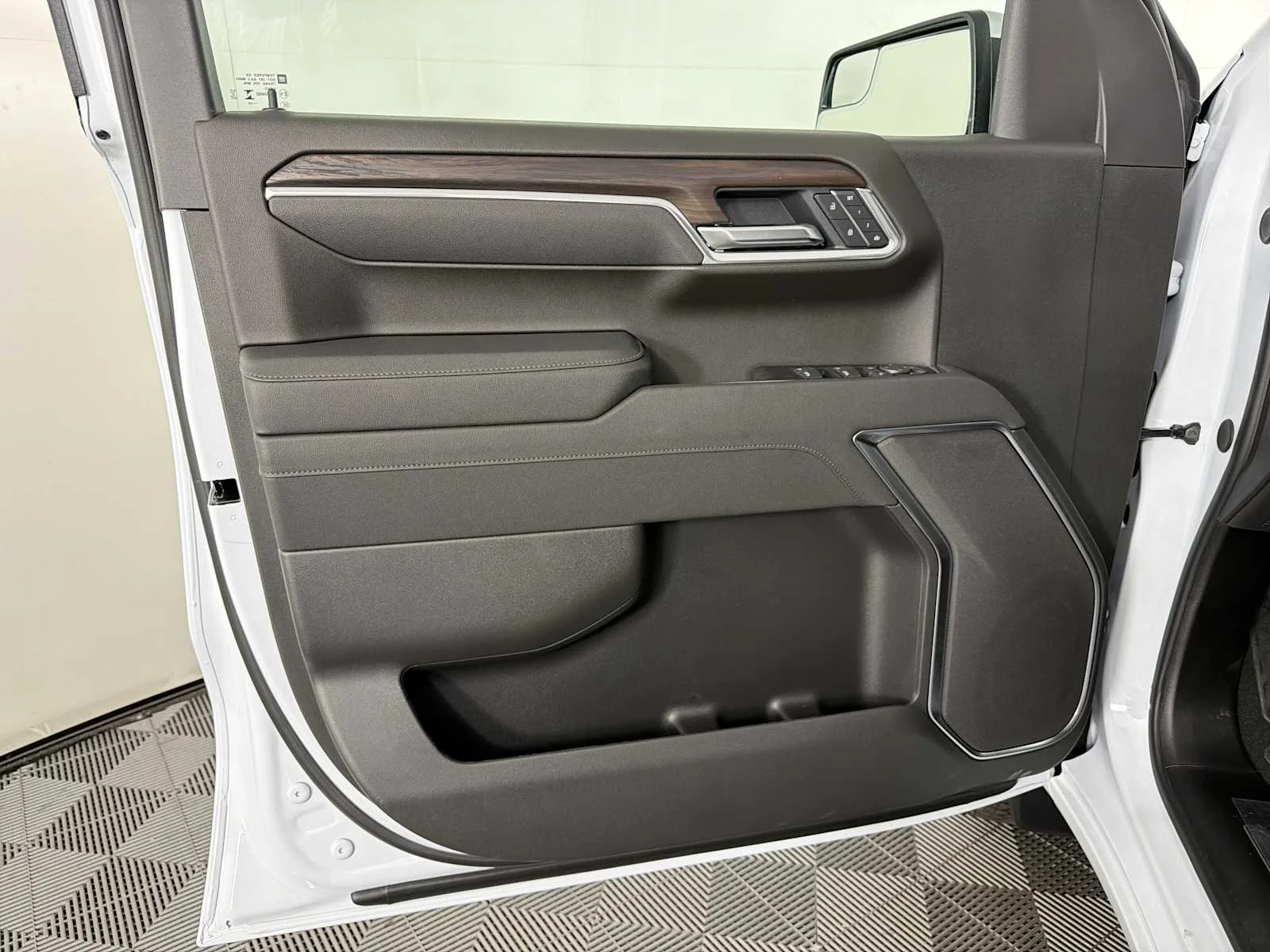 New 2026 Glacier White Tricoat GMC SLT image 8