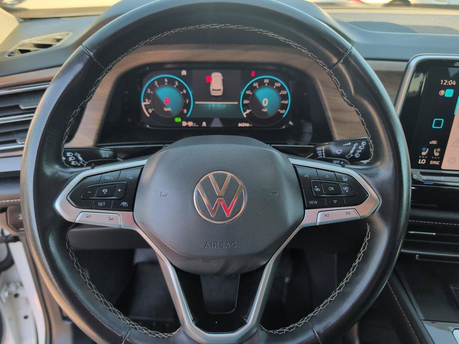 Used 2024 White Volkswagen 2.0T SE w/Technology image 18