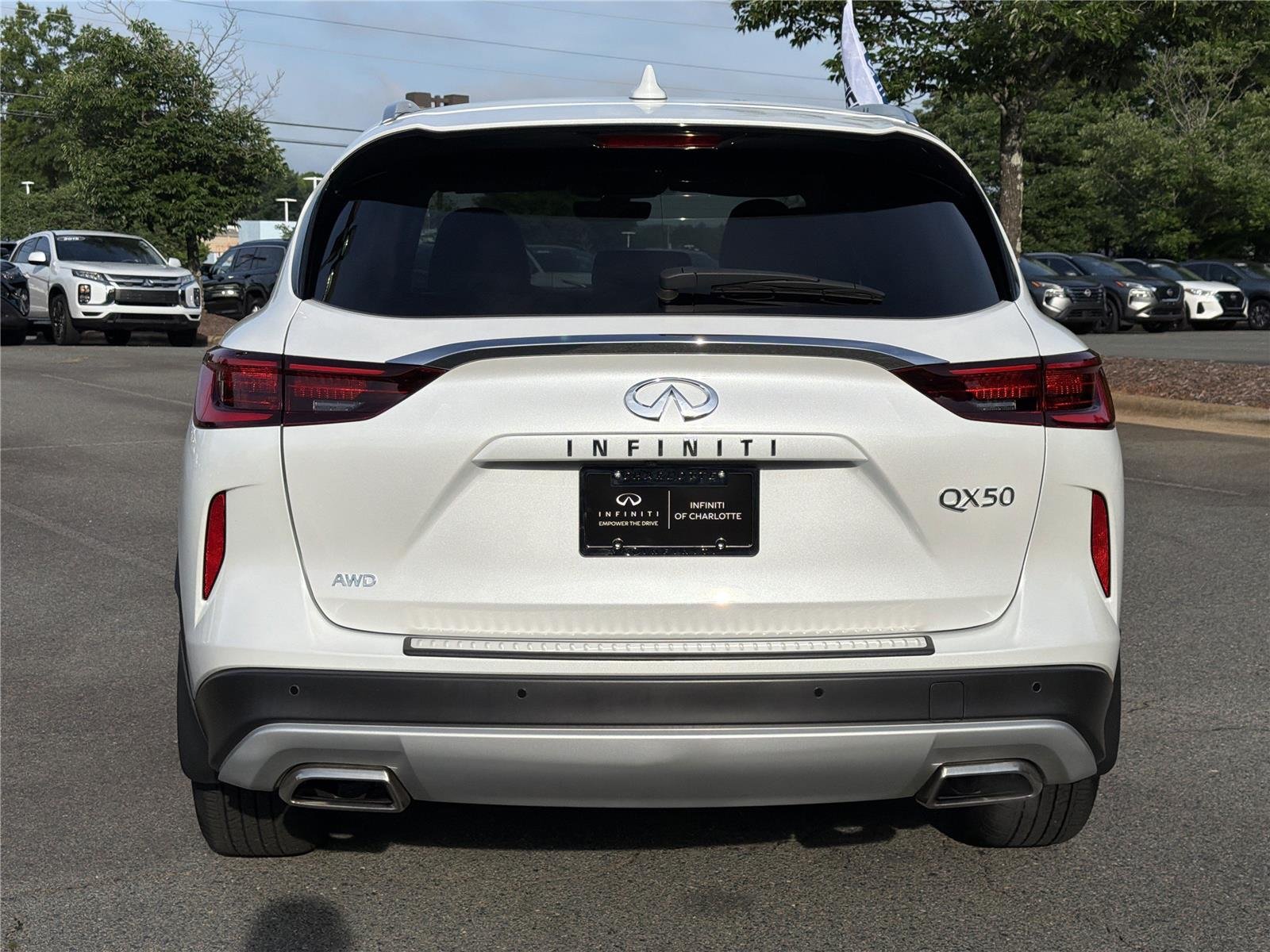 Certified Used 2024 Radiant White INFINITI LUXE image 27