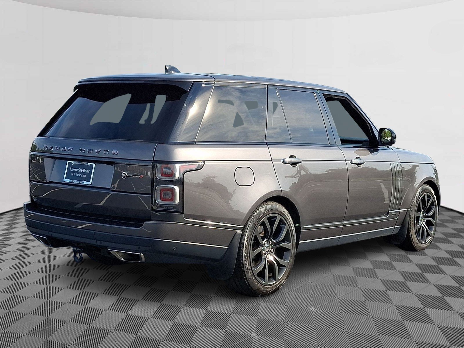 Used 2021 Eiger Grey Metallic - 1DF Land Rover SVAutobiography Dynamic image 6