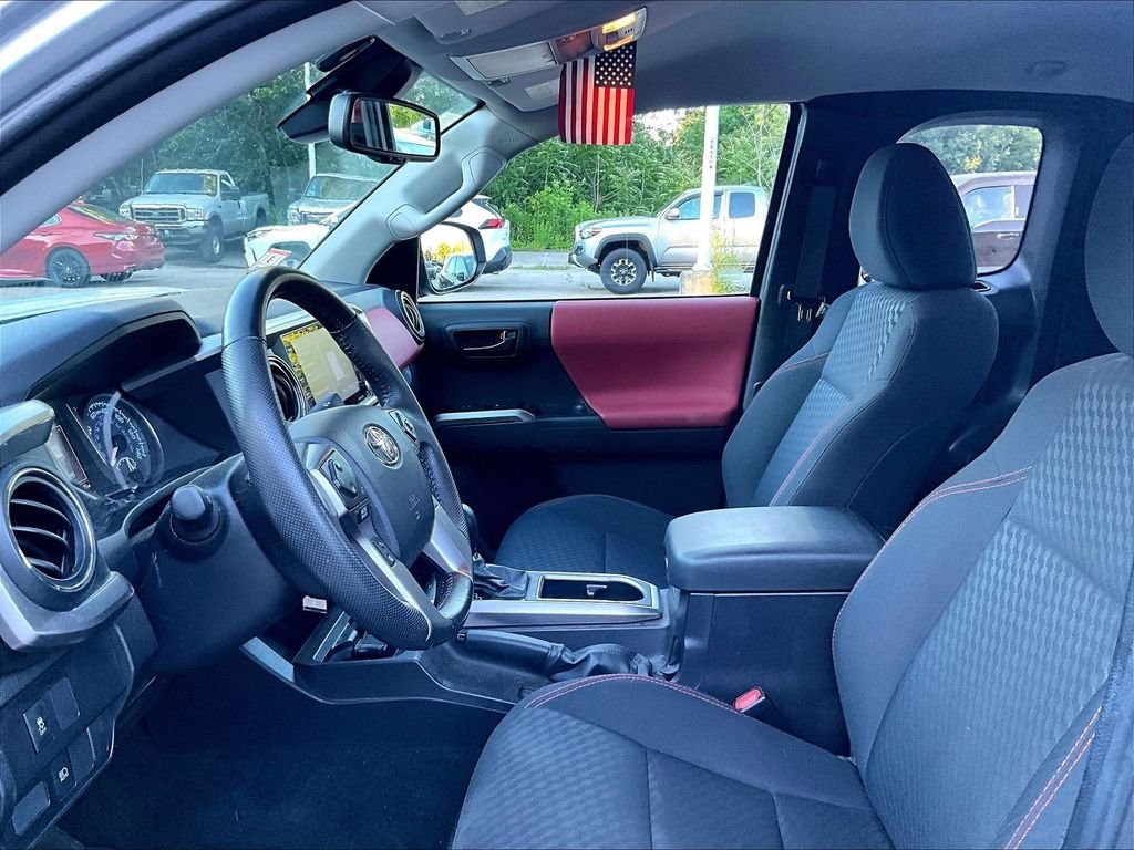 Used 2022 Silver Toyota SR5 image 4