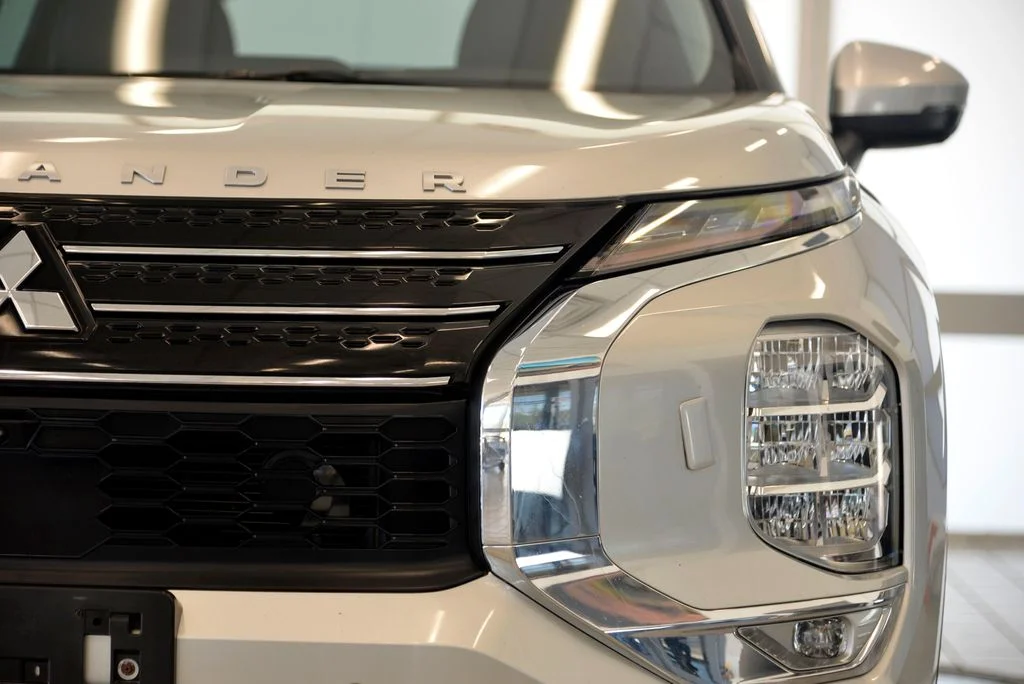 Used 2022  Mitsubishi SE image 12