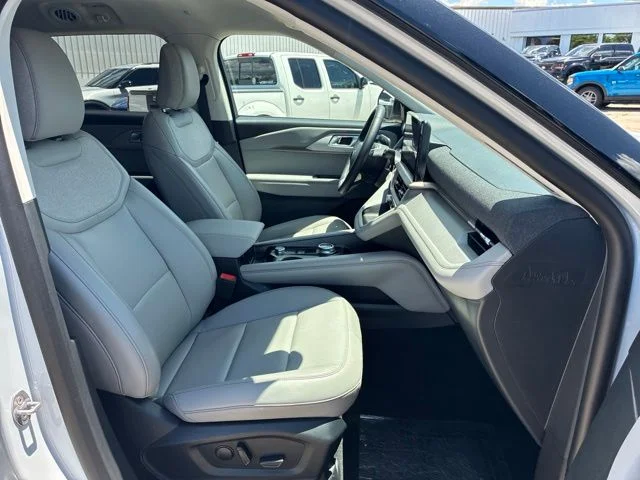New 2026 Space White Metallic Ford Active image 32