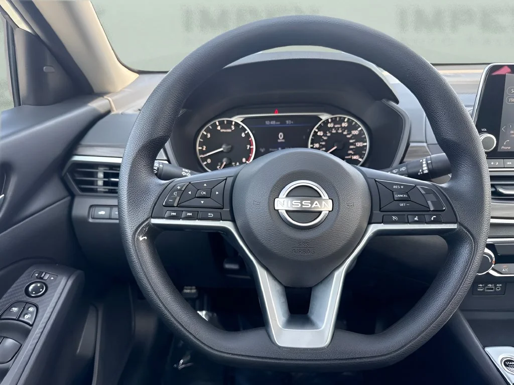 Used 2025 White Nissan 2.5 SV image 12