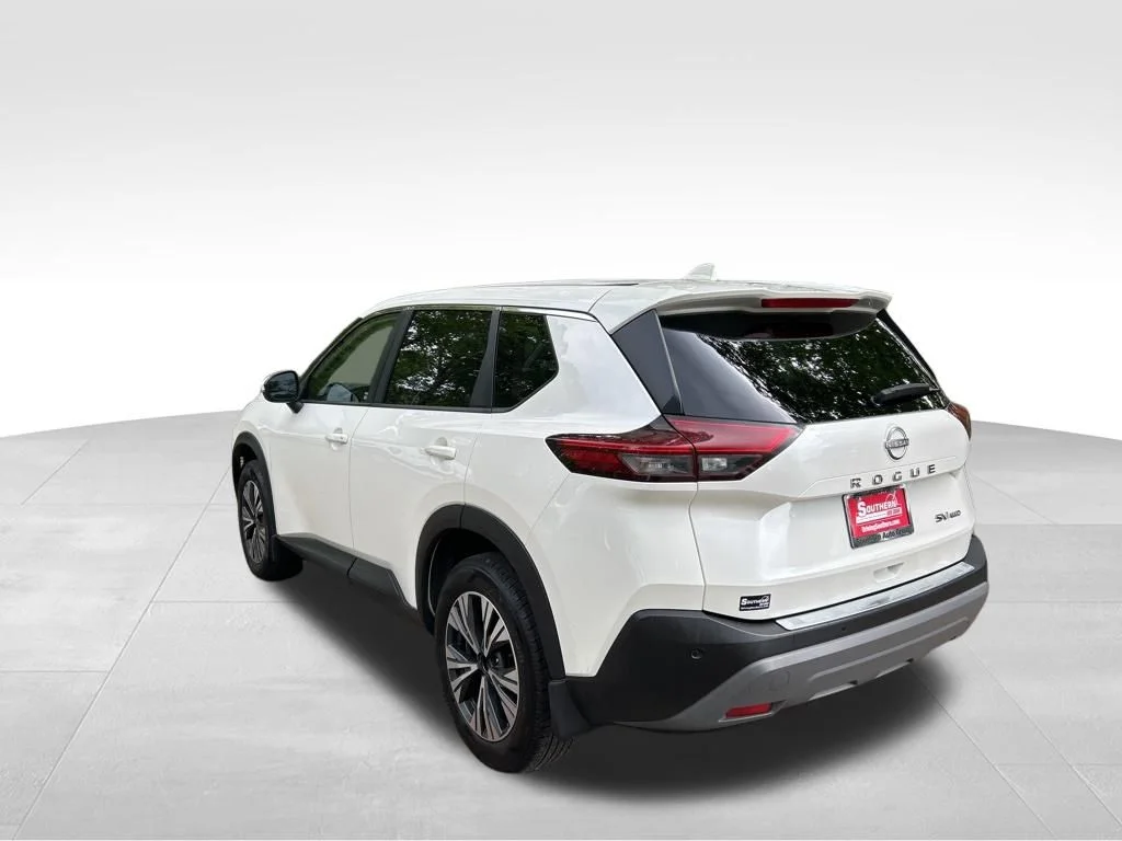 Used 2023 White Nissan SV image 3
