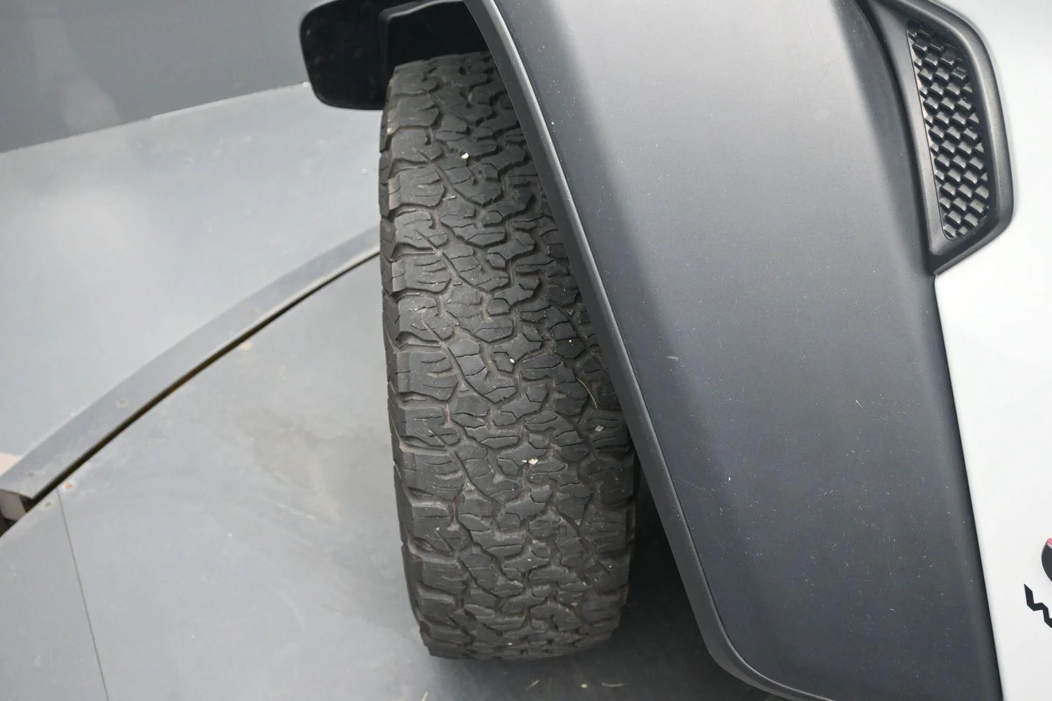 Used 2024 Bright White Jeep Rubicon image 6
