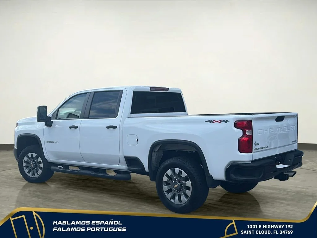 Used 2025 Summit White Chevrolet Custom image 4