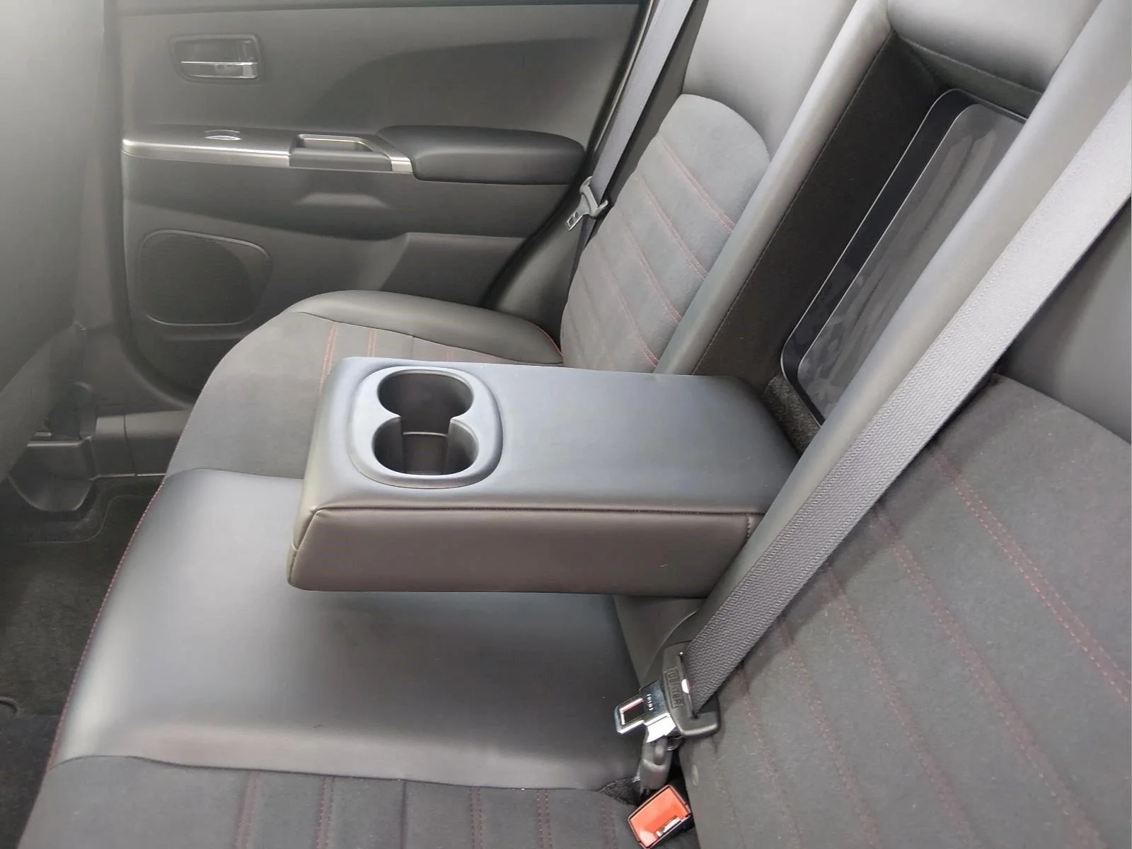 Used 2023 Sunshine Orange Metallic Mitsubishi ES image 19