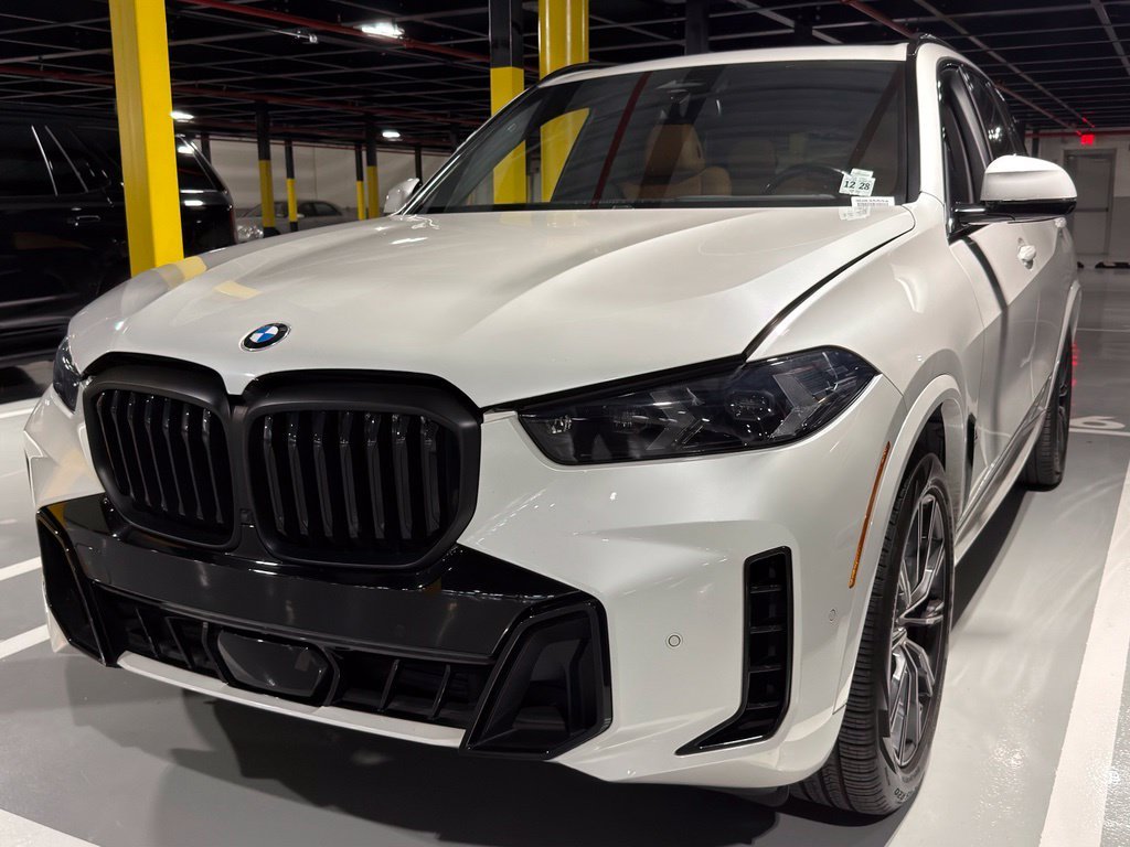Used 2024 White Metallic BMW xDrive40i image 1