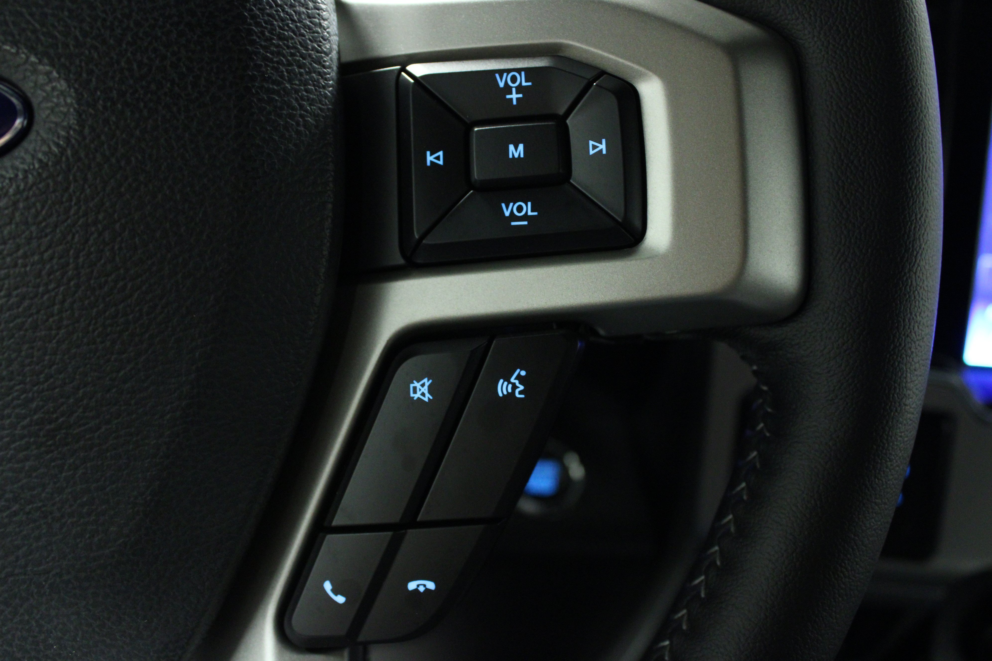 Used 2022 White Metallic Ford Lariat image 21