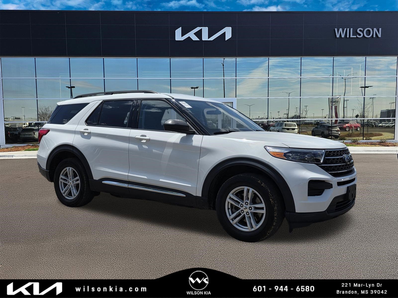 2023 Ford Explorer XLT 4WD's photo