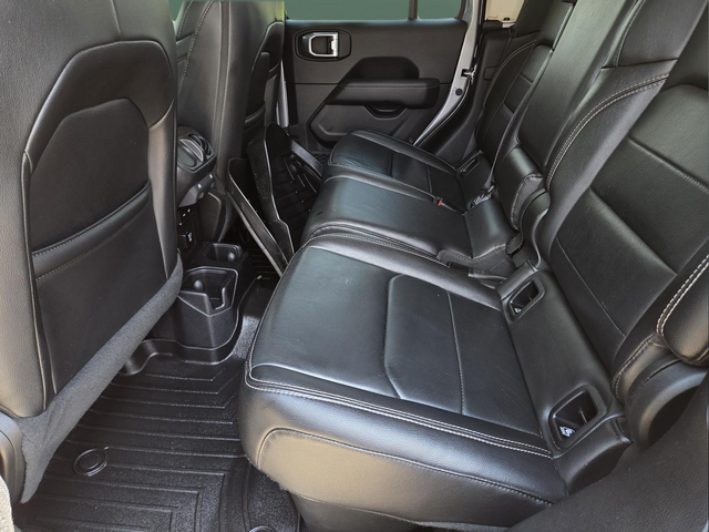 Certified Used 2020 Silver Jeep Overland image 29