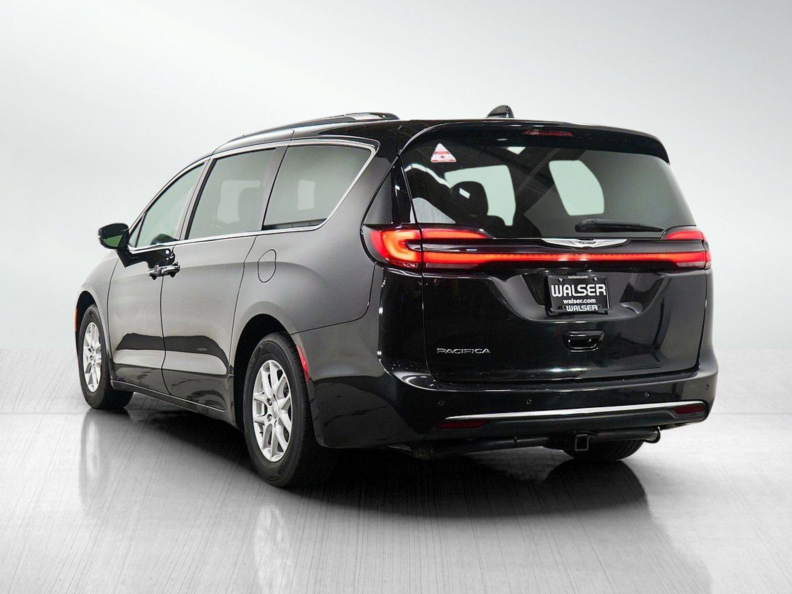 Used 2021 Brilliant Black Crystal Pearlcoat Chrysler Touring L FWD image 4