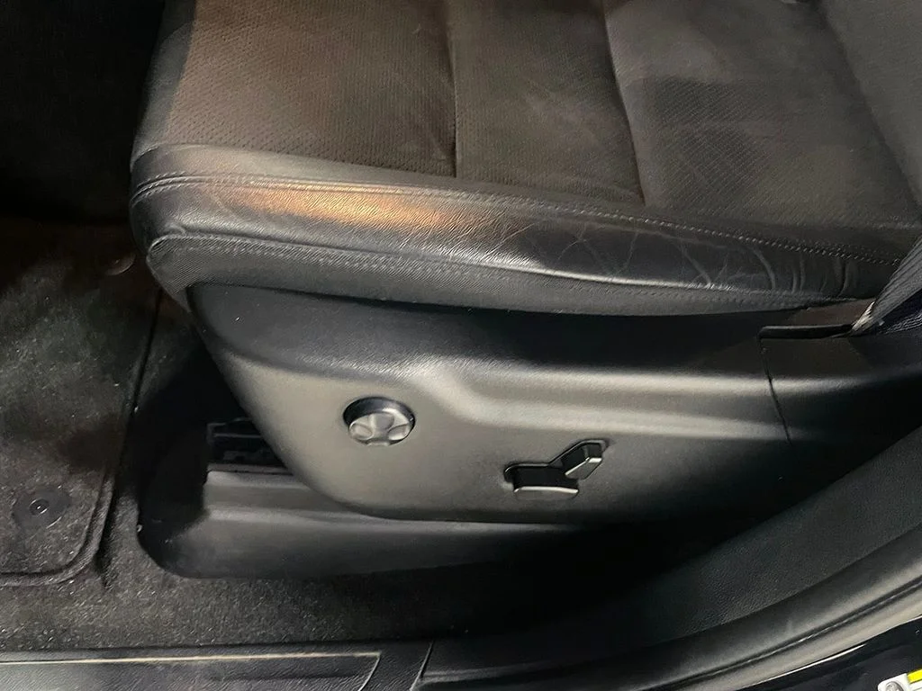 Used 2022 Black Jeep Laredo X image 21