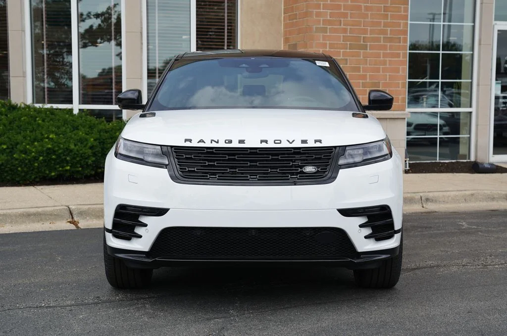 New 2026 Fuji White Land Rover P250 Base image 4