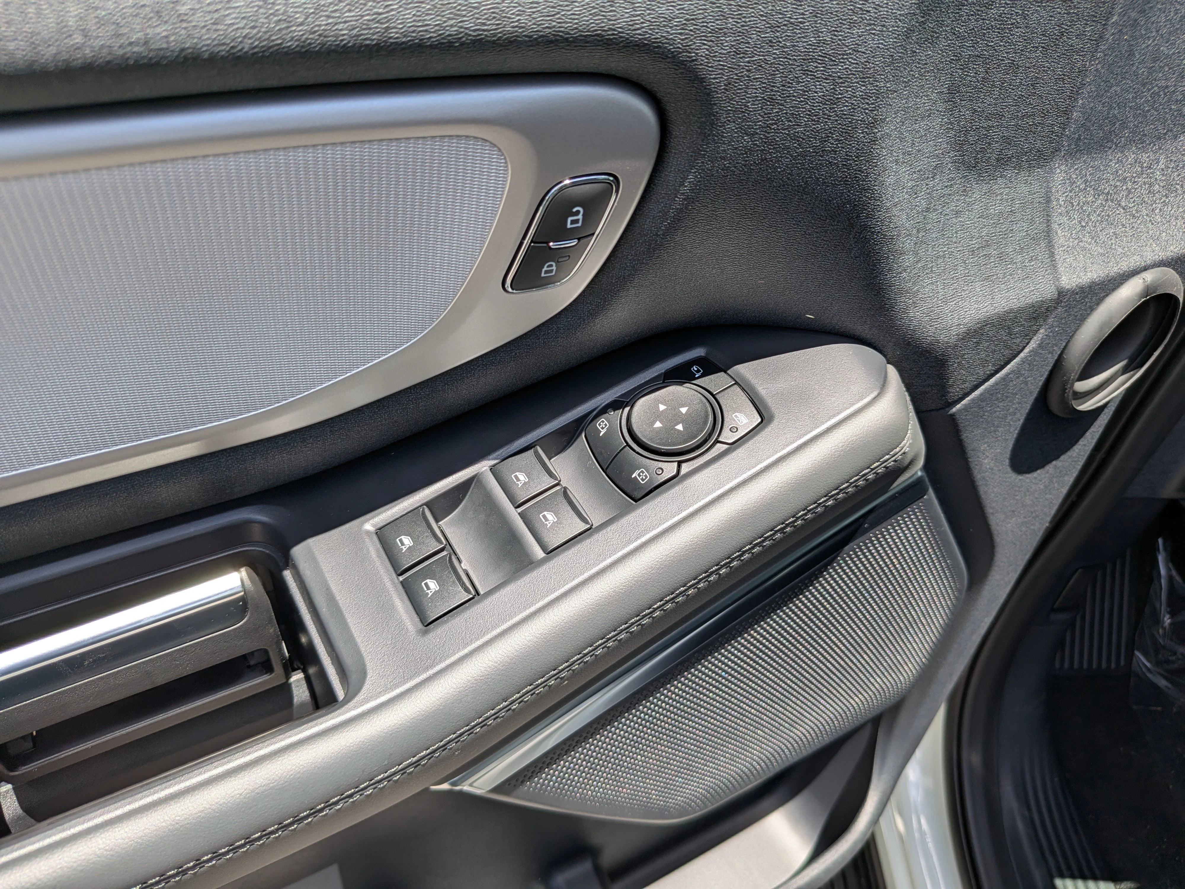New 2027 Star White Metallic Tri-Coat Ford Active image 18