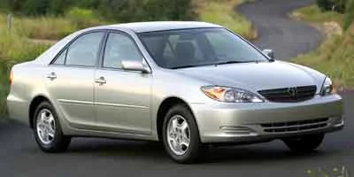 Used 2002 Lunar Mist Metallic Toyota LE image 1