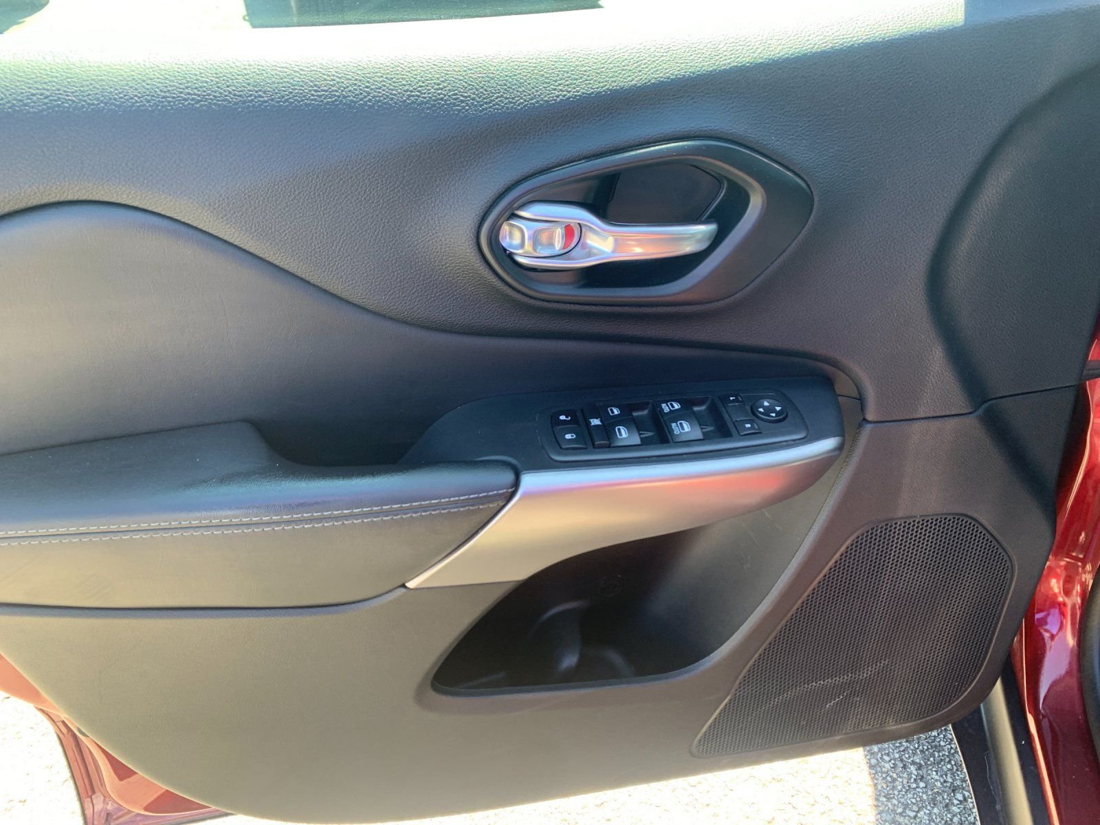 Used 2021 Red Jeep Latitude Lux image 11