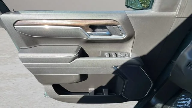 Used 2025 Cypress Gray Chevrolet LT image 17