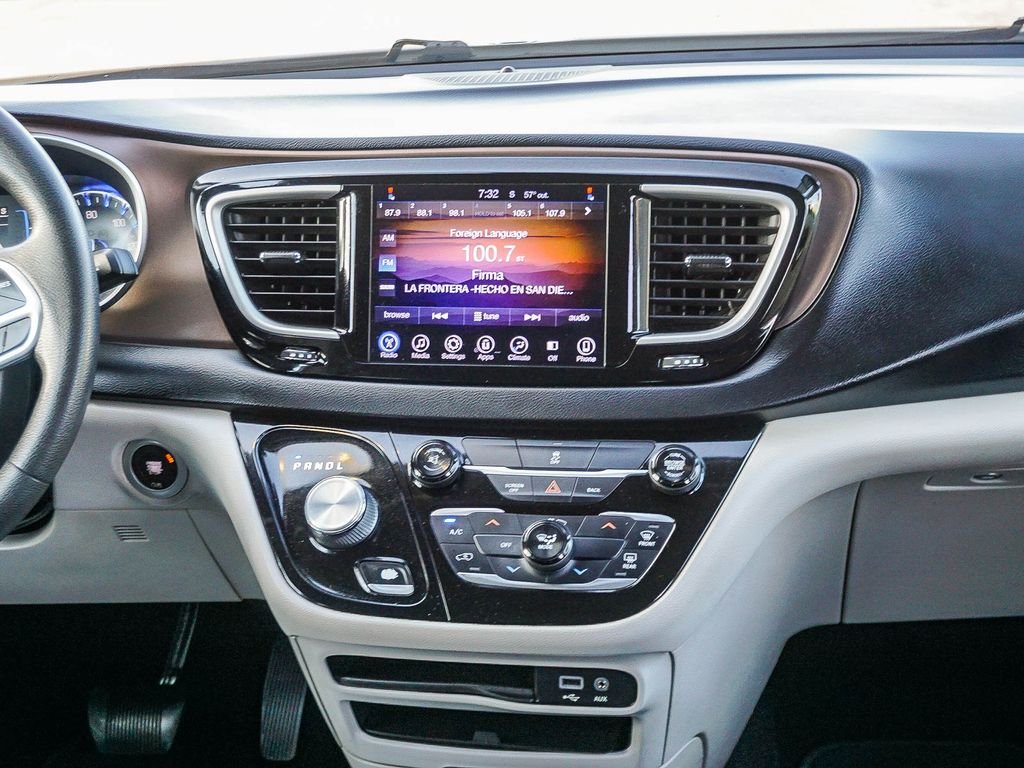 Used 2017 White Chrysler Touring image 16