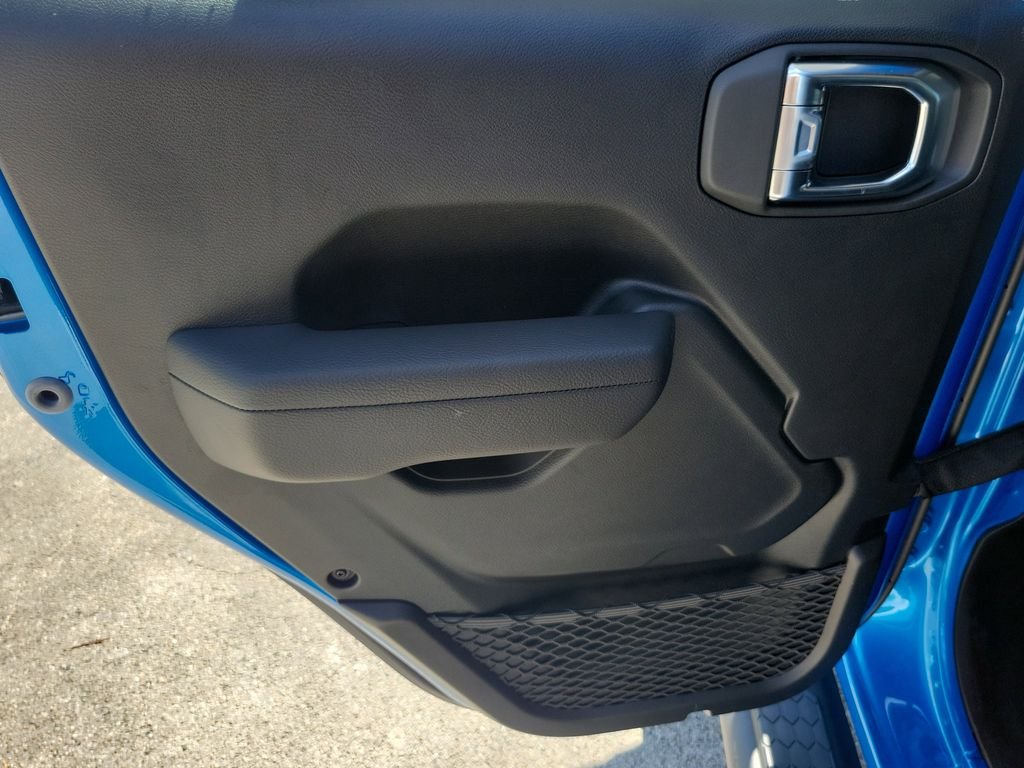 New 2025 Hydro Blue Pearl-Coat Exterior Paint Jeep Sport S image 8