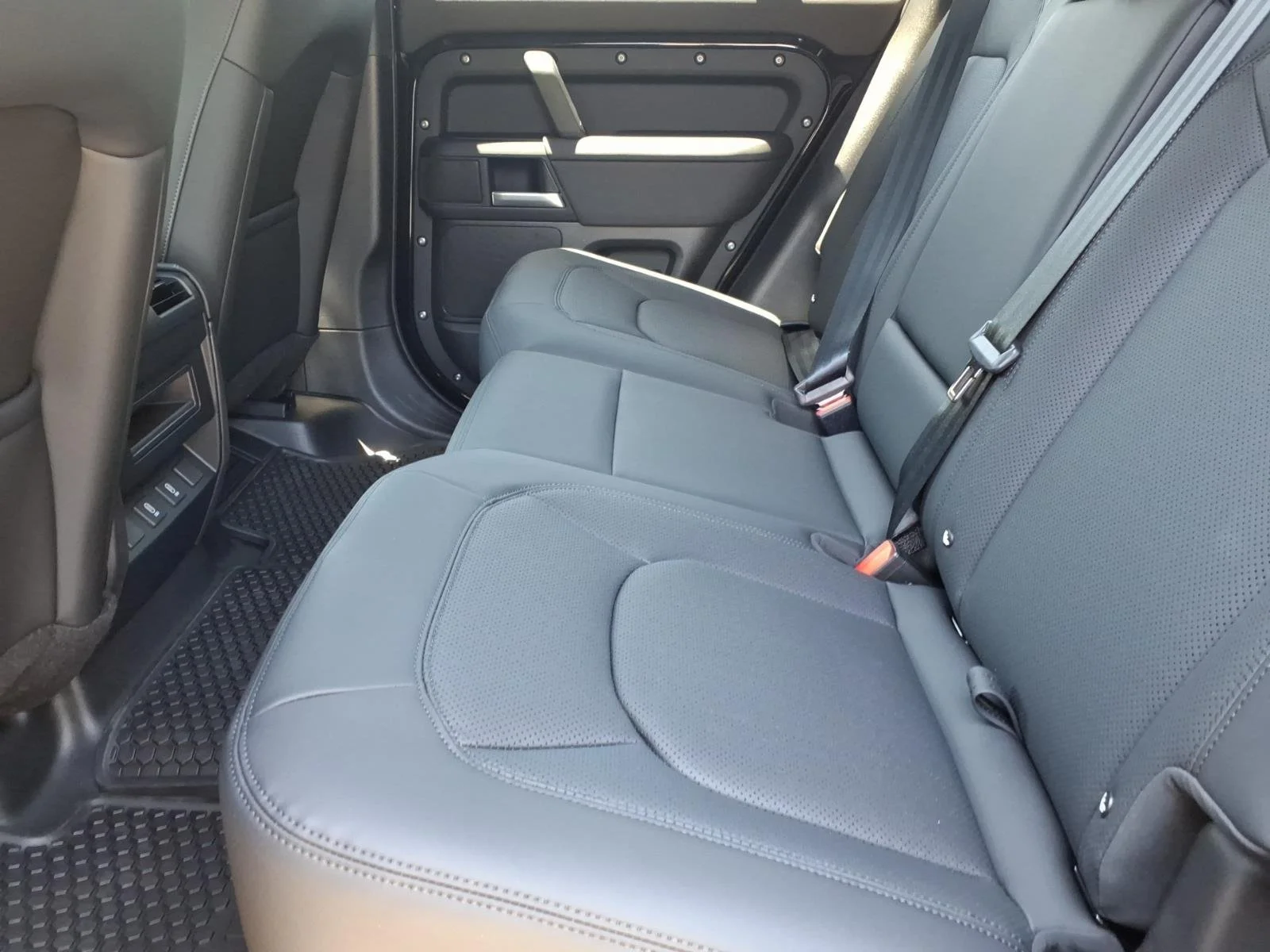 New 2026 Santorini Black LAND ROVER S image 5