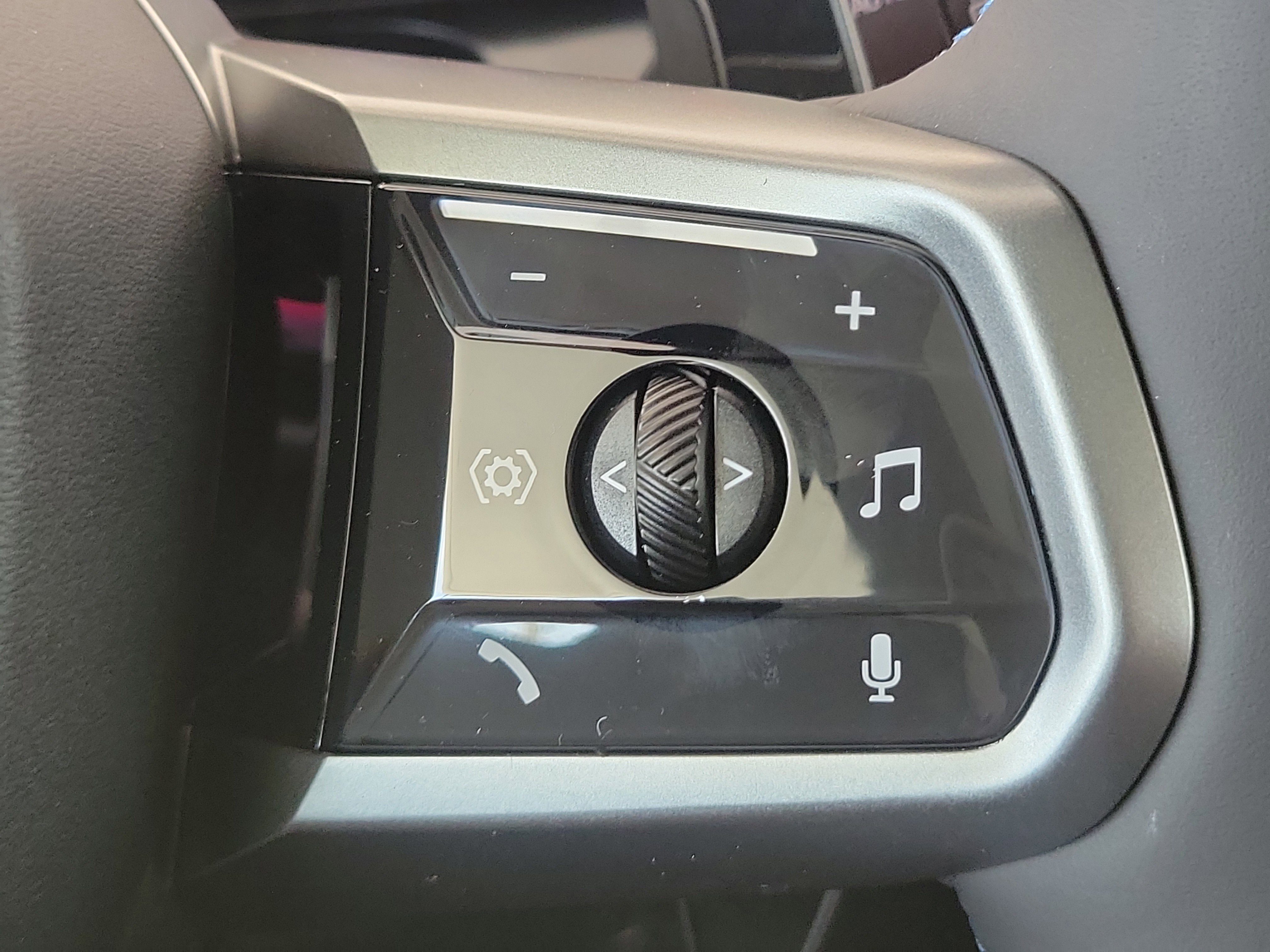 New 2026 Dune Grey Metallic BMW M50 xDrive image 27